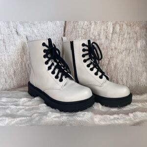 Soda Women’s Combat Platform Boots with Side Zipper Size 7